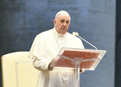 Coronavirus, Pasqua a porte chiuse: Papa Francesco celebrerà le funzioni in streaming